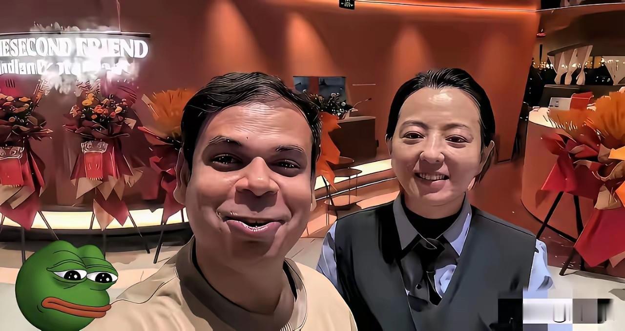 这个姑娘挺漂亮的，可是他的印度老公，真的长得不怎么样，也不知道当时，她是怎样看上