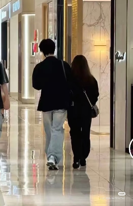 乖儿砸陪妈咪逛街 