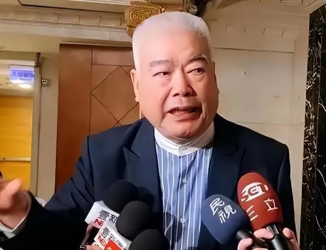 郑丽文这回真够绝的！刚当上国民党主席没几天，直接出手把朱立伦两年前裁掉的“黄复兴