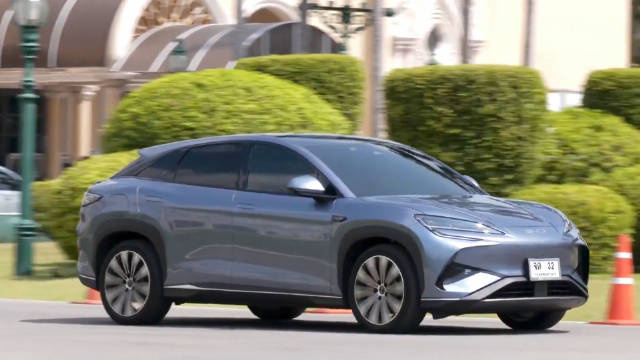 油价飙升引爆全球电动车需求，中国新能源汽车成为最大赢家。泰国总理换掉劳斯莱斯，开