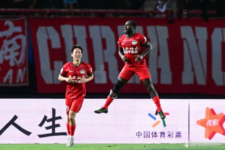 河南本赛季中超已通过定位球打入27球，位列所有球队之首中超联赛河南队 9月20日