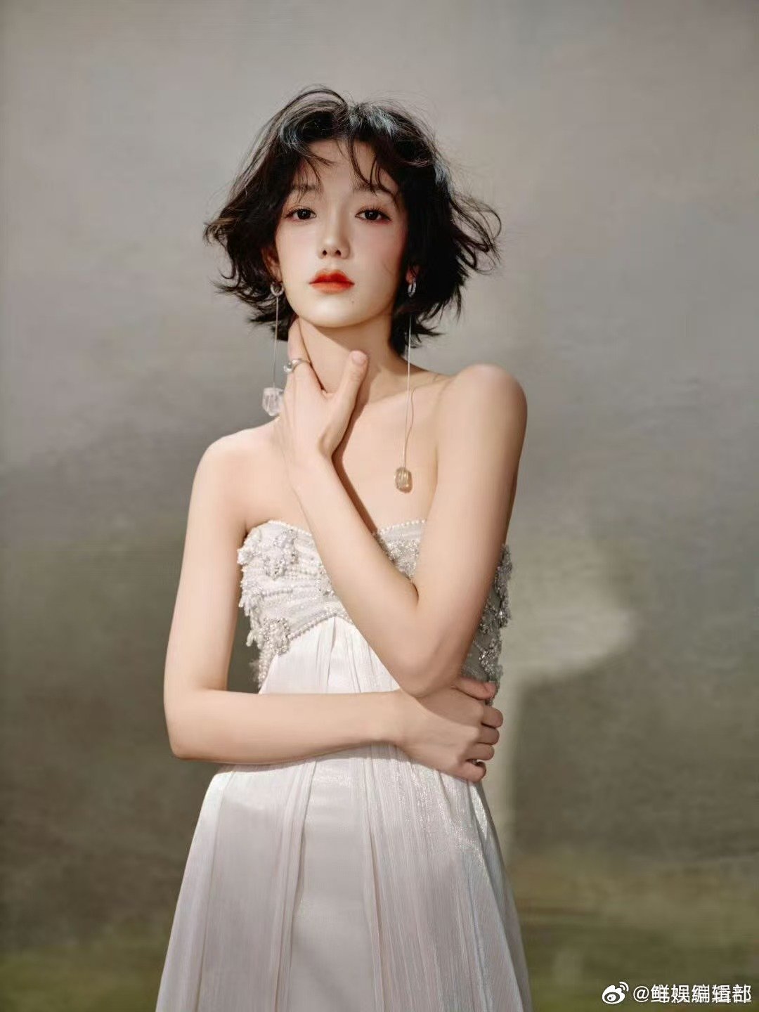 希林娜依高西装裙完全大女主气场希林娜依高把短发焊在头上音乐缘计划 希林娜依高真的