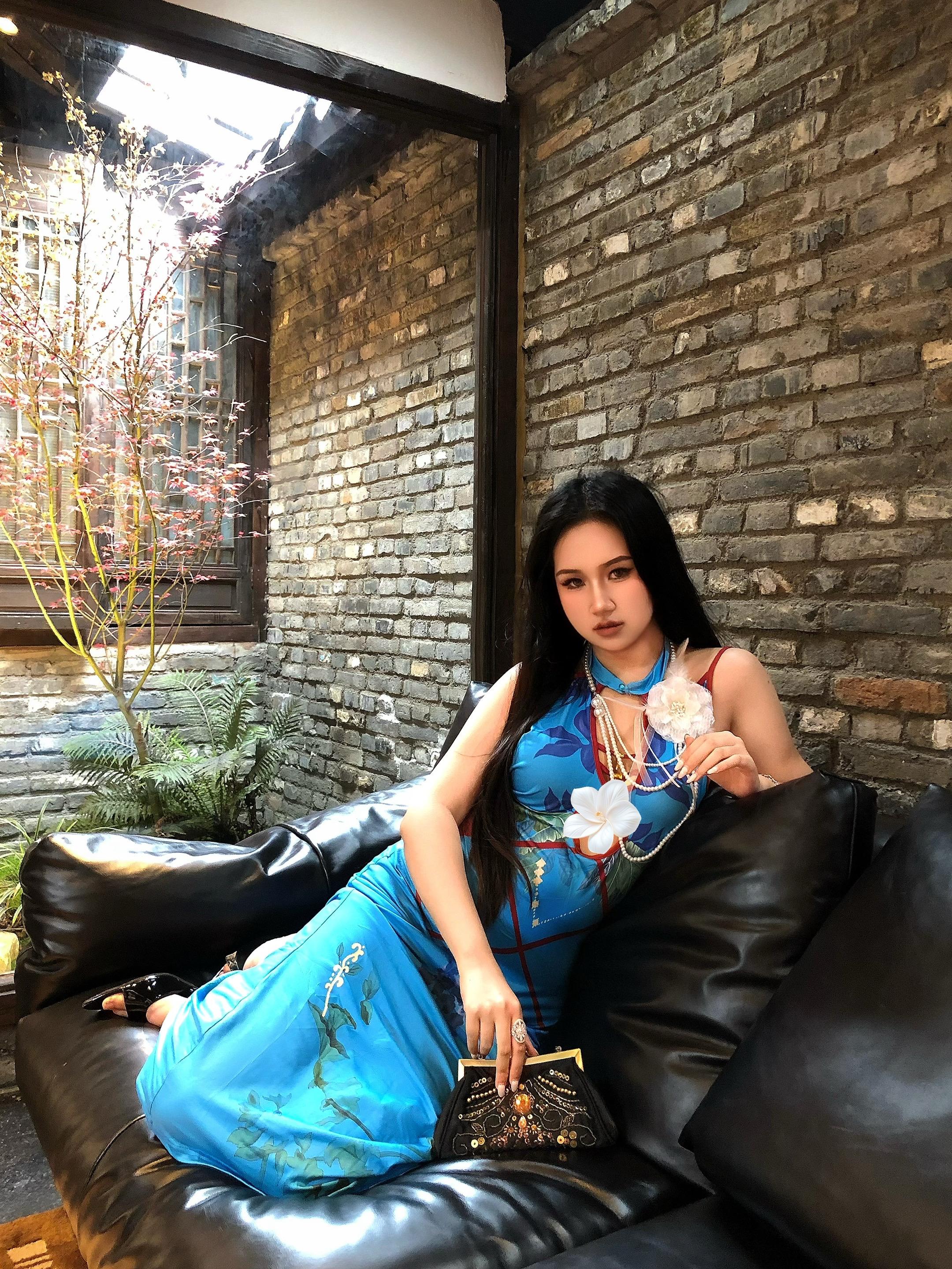 媚 明媚的媚 妩媚的媚。