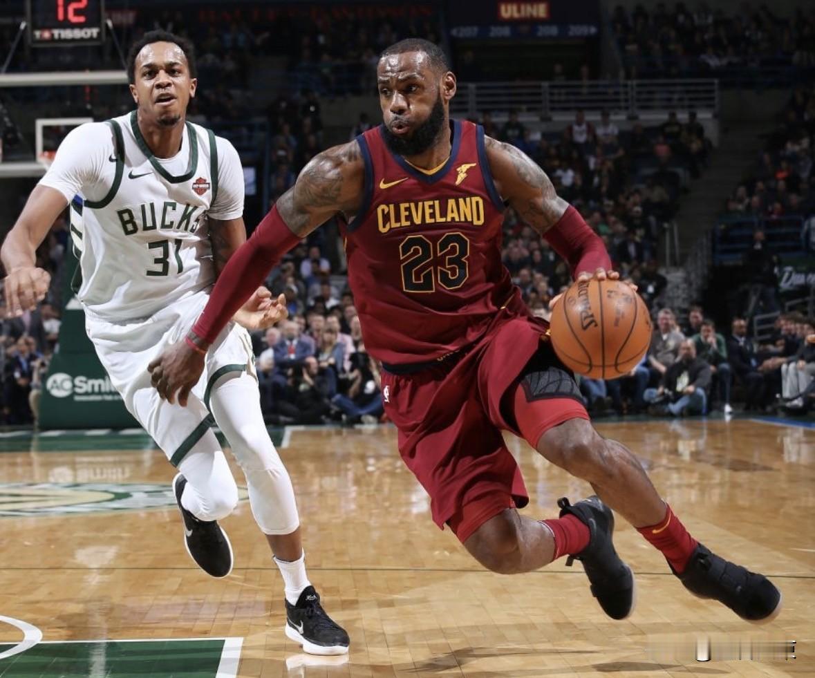 理性分析詹姆斯和韦德谁的突破得分能力更好：
❶力量方面詹姆斯更好
❷效率方面詹姆