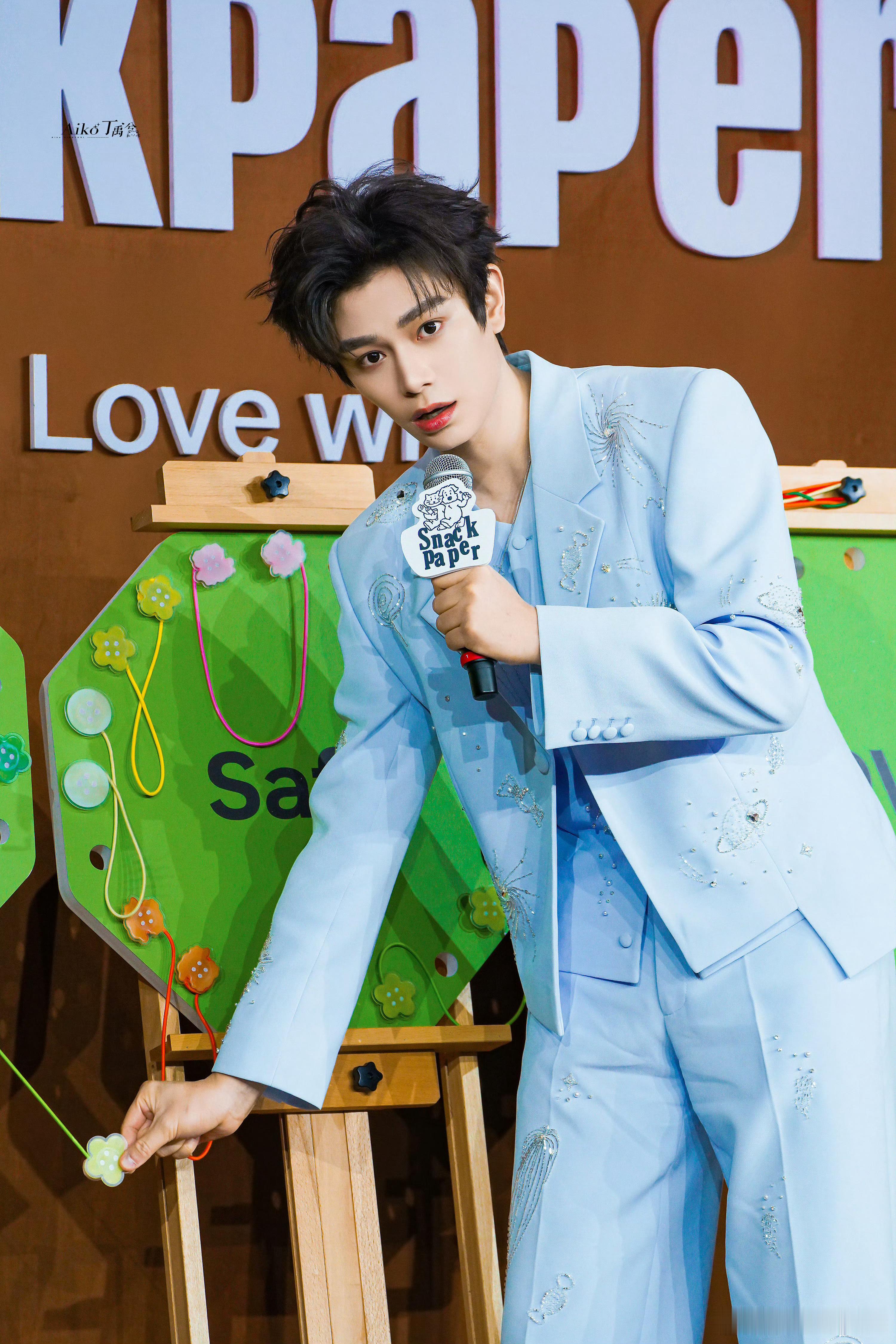 卧槽，谁家蓝朋友这么帅！ 