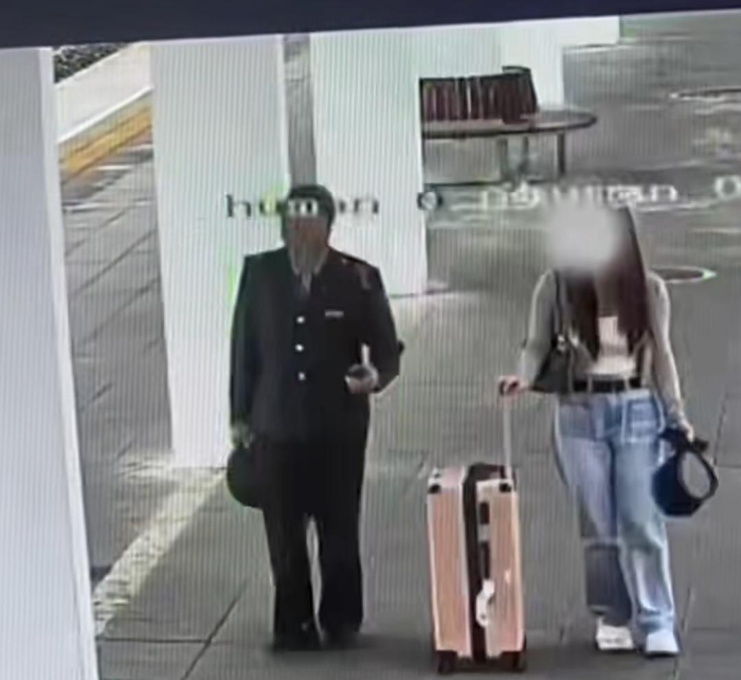车站站台的一角，年轻女子长久地滞留未出站，她的异常举动早已被客运员孙雁看在眼里。