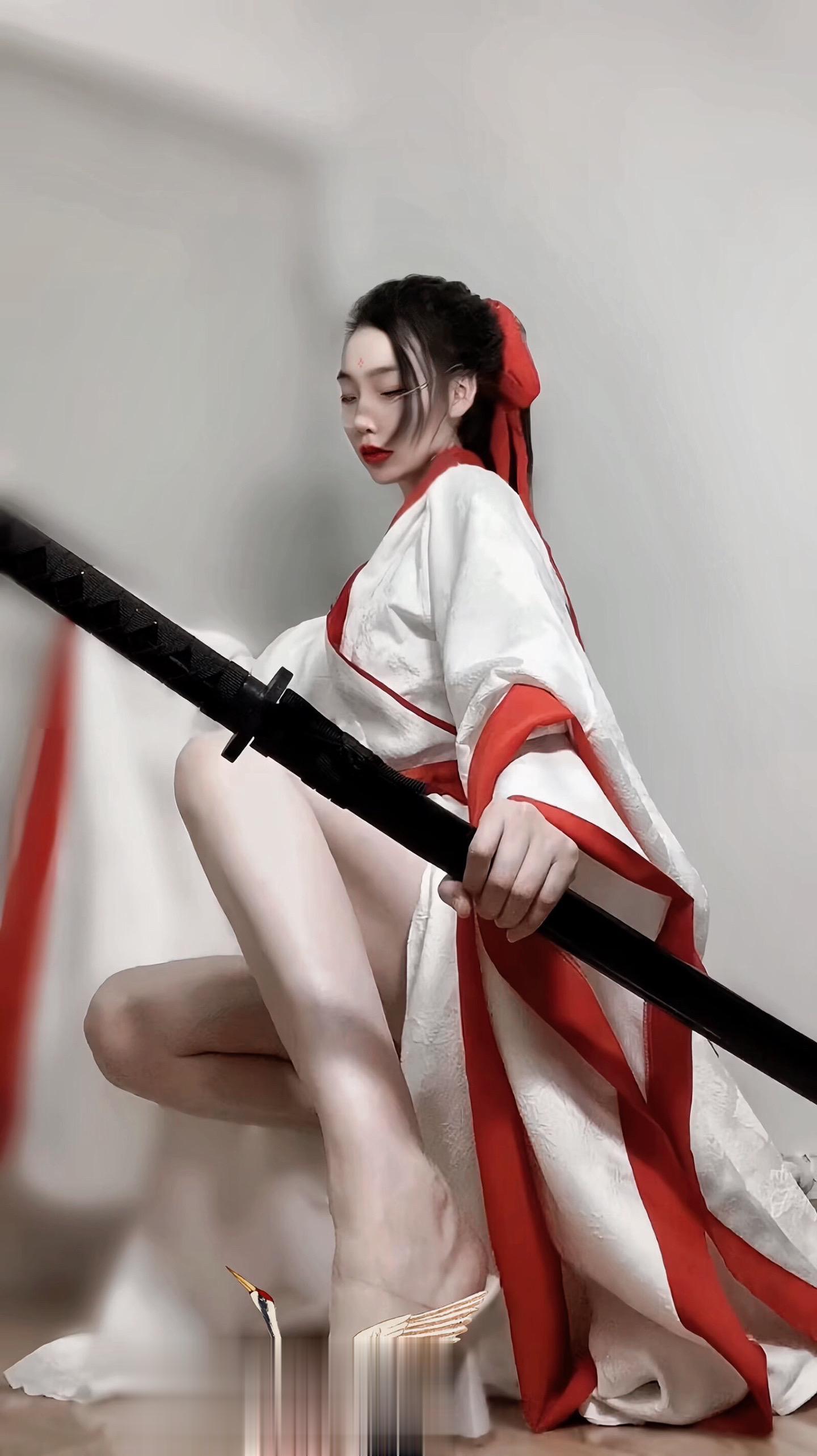 50岁依然保持好状态之。疯癫苟活，甚至不屑于死去，硬是与命运扛着，无论...