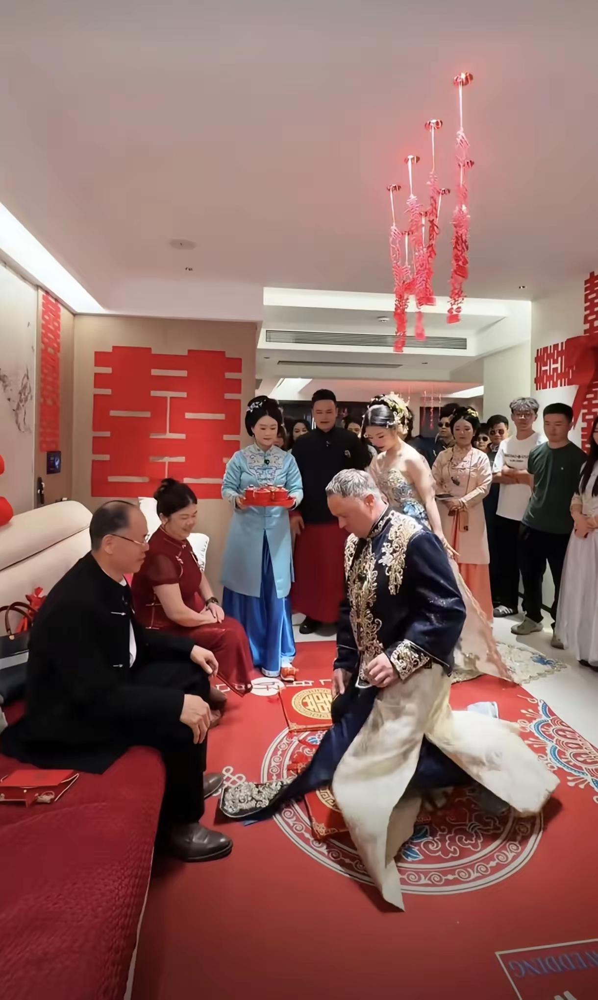 这女婿看着比老丈人岁数都大！唉～呜呼！楚虽三户能亡秦，岂有堂堂中国空无人！