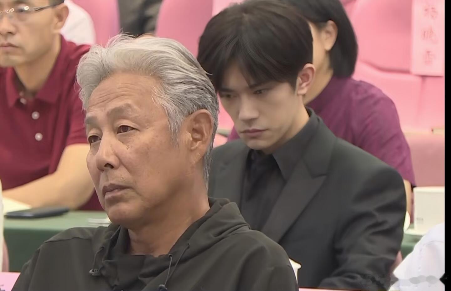 央视镜头下的易烊千玺太正了！ 