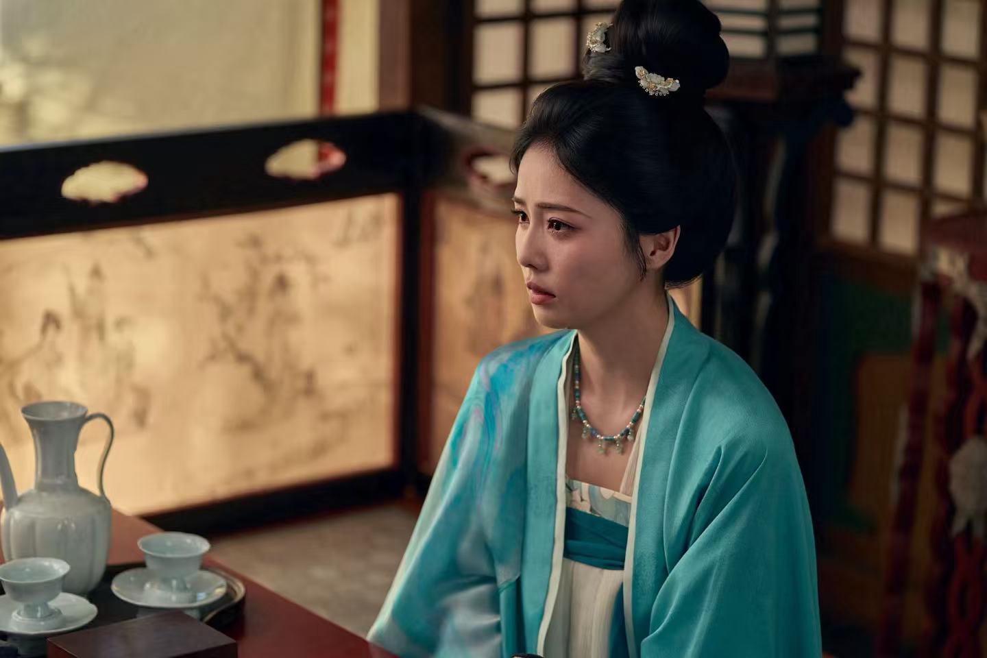 白鹿莫离口碑大女主题材拍出新意，复仇线铺垫完整动人，白鹿演出角色蛰伏多年的克制与