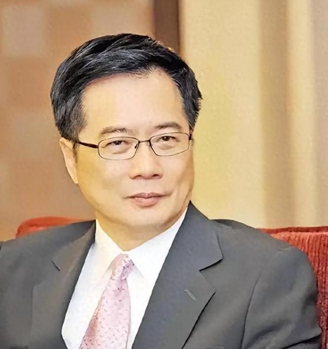 这反转惊掉下巴！
蔡正元博士这腰杆子算是彻底挺直了，反倒是那个当初要把他往死里整