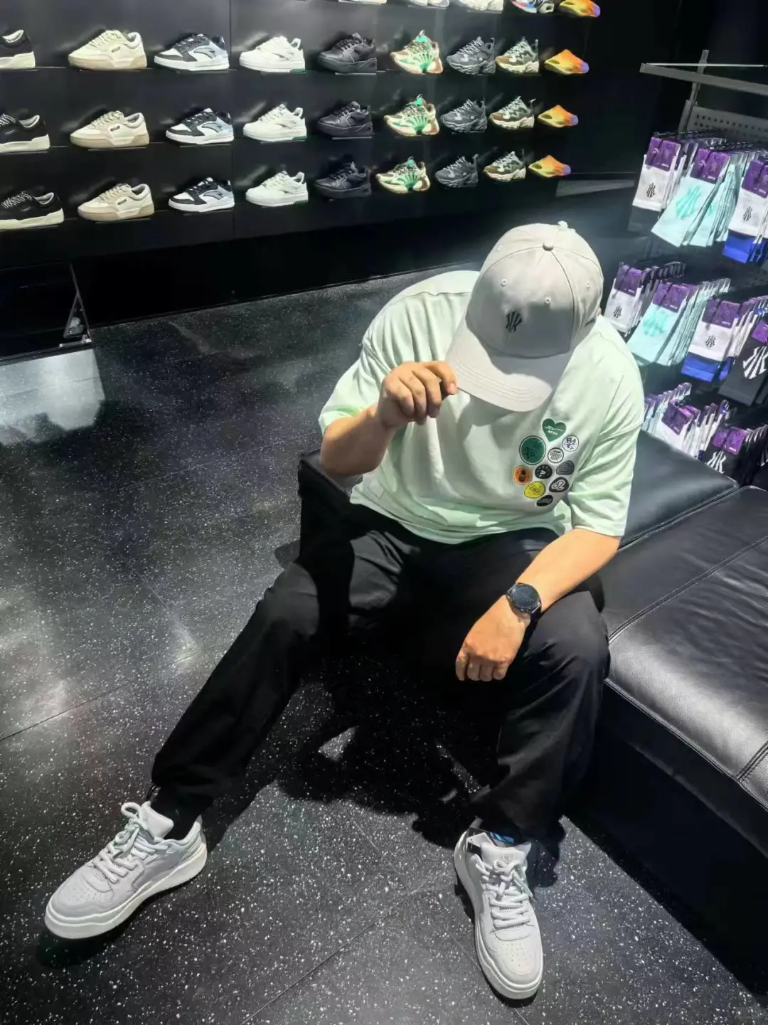 再不羡慕三里屯！太原安踏SV黑金店！王一博帅