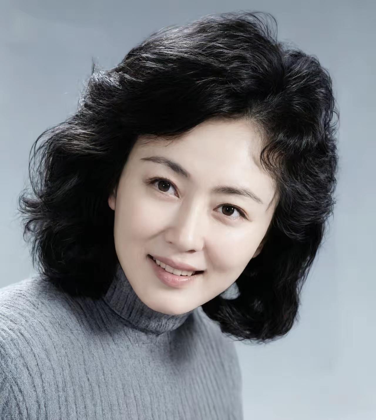 80年代的纯天然美女颜值比朱琳还高还美，后来淡出娱乐圈，回归家庭，相夫教子，做了