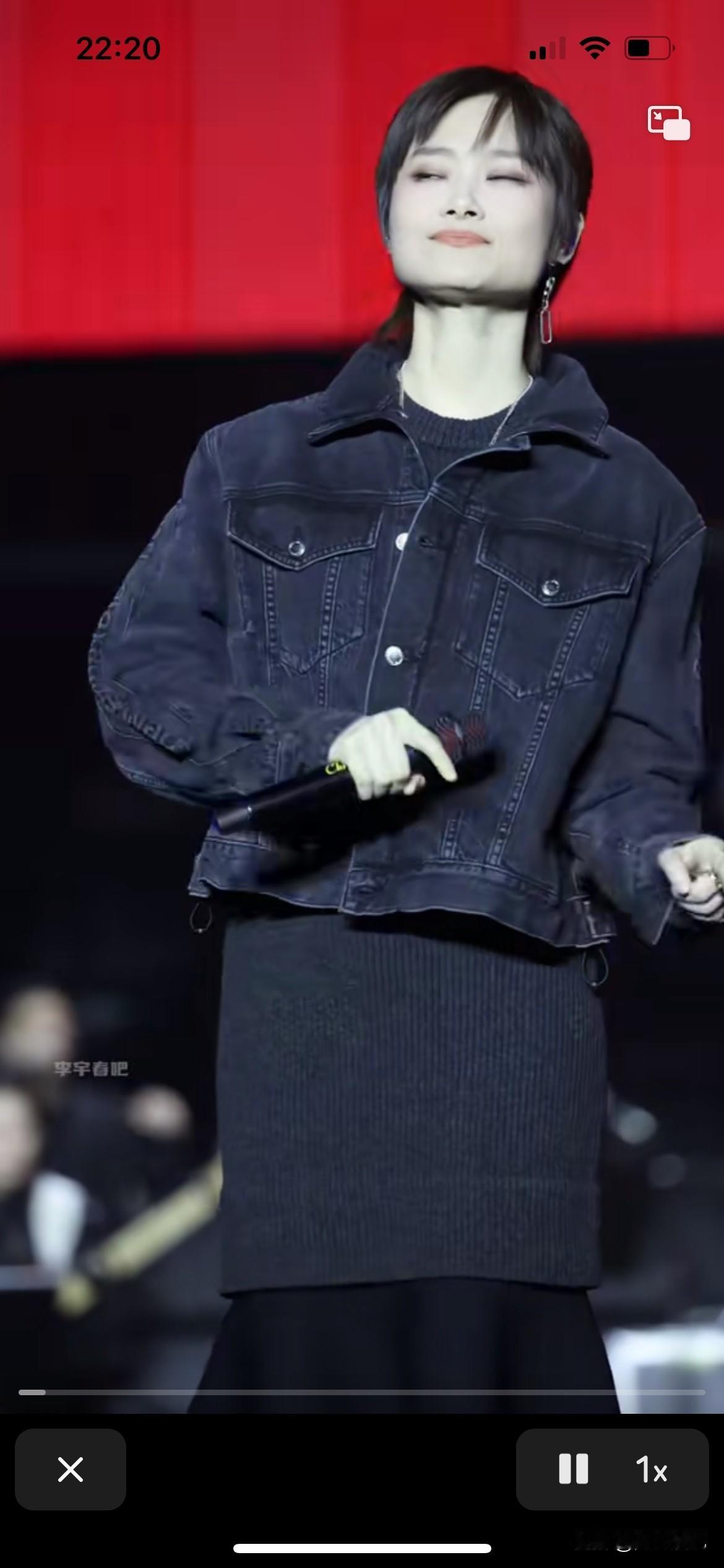 李宇春老师太有女人味了，这次穿的包屁裤，真的太好看了，从来没有觉得她这么性感有魅