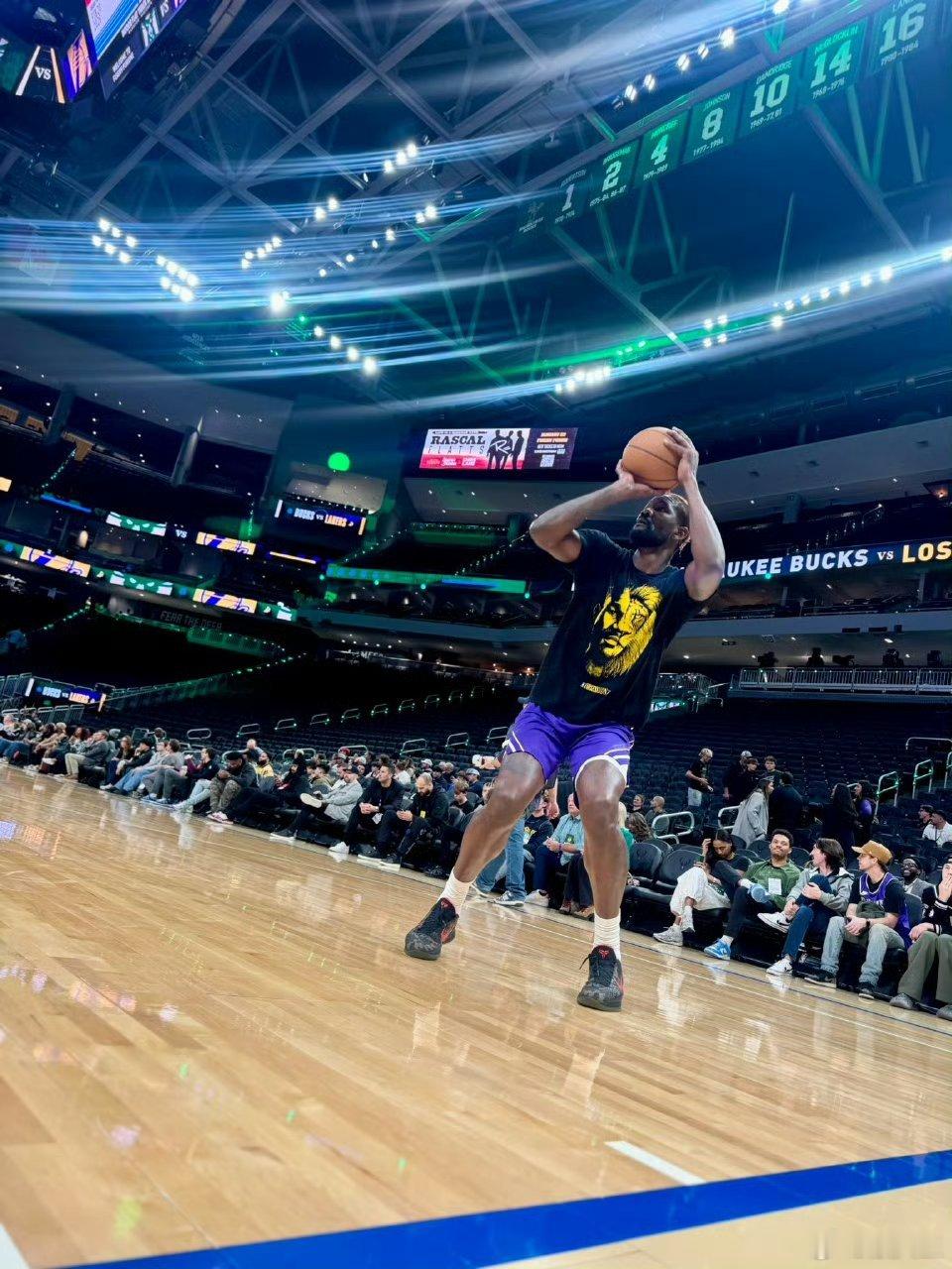 拙劣的湖人，可怜的顿宝。 