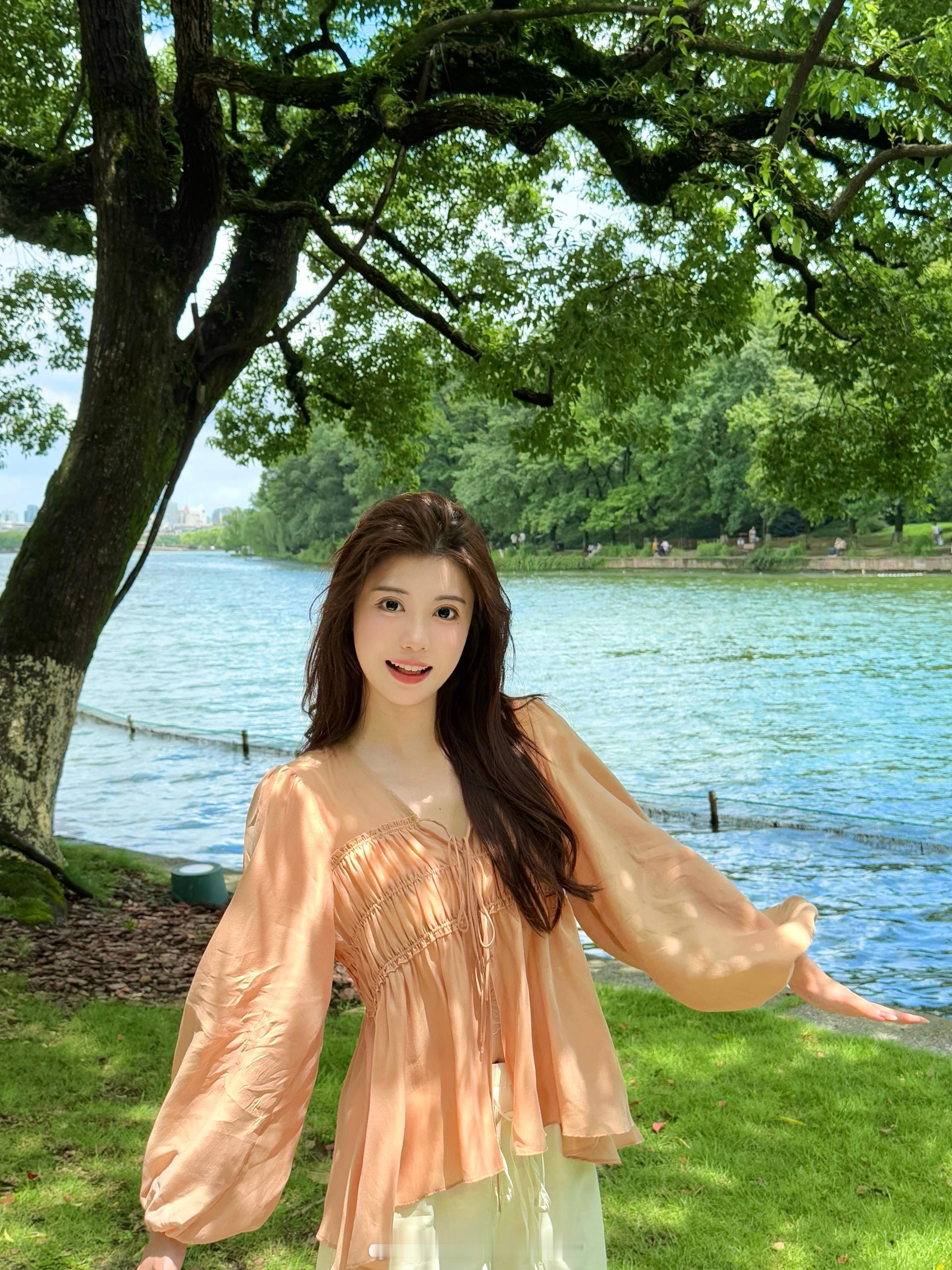 阳光和绿意🍃 ✧° 👒 🧡 ​​​