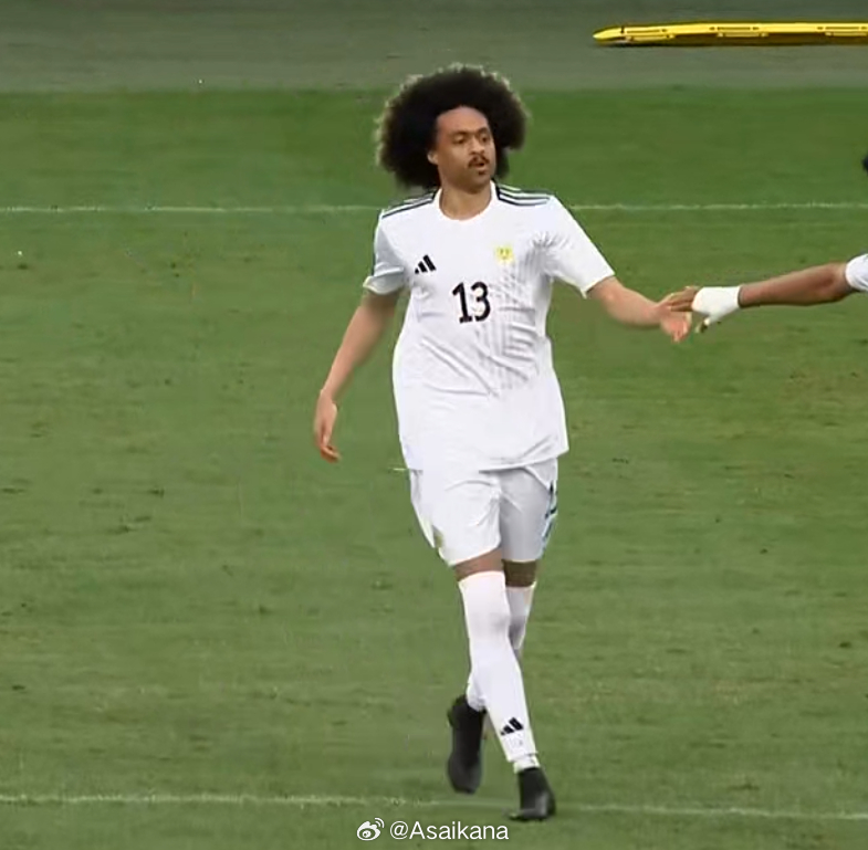 华裔球员陈达毅出场了 