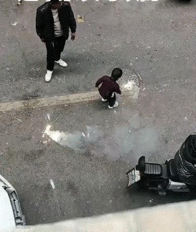 爸爸带娃
没有危险的时候
他们就是最危险的[石化]