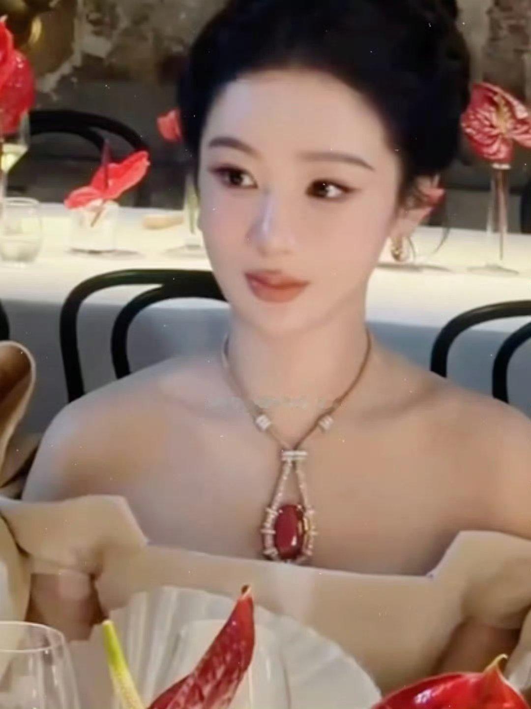 一吱萌萌猫[憧憬]杨紫提名金鹰奖视后 碳烤理想主义 老师制作的 ​​​