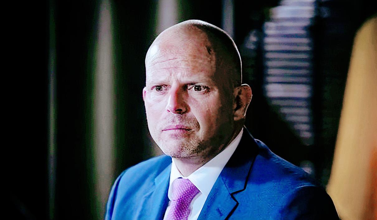 比利时国防部长西奥·弗兰肯表示，关于将俄罗斯资产转移给乌克兰的议题不可协商，大门