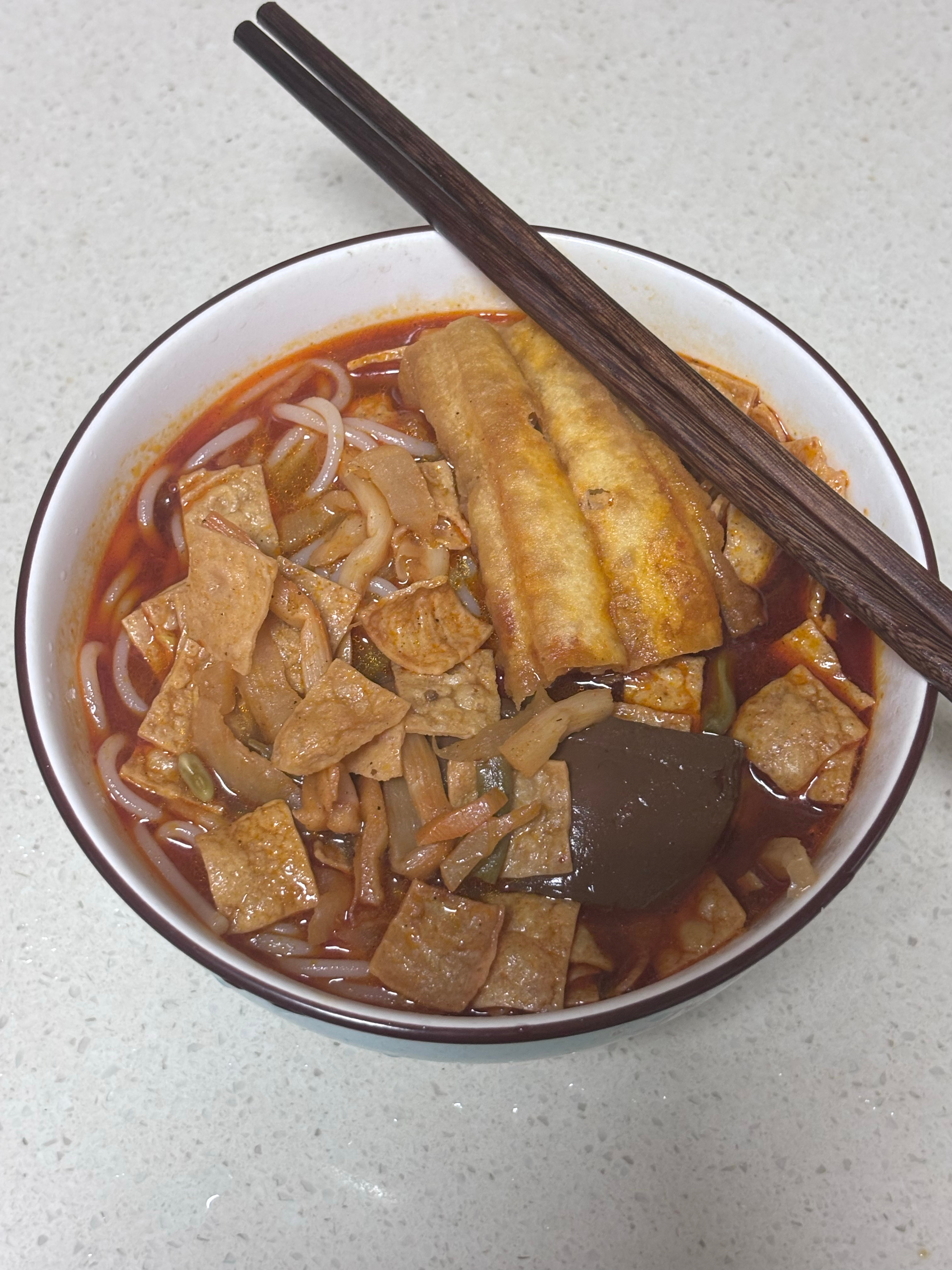 喝口汤呛一下能咳嗽半天的程度 