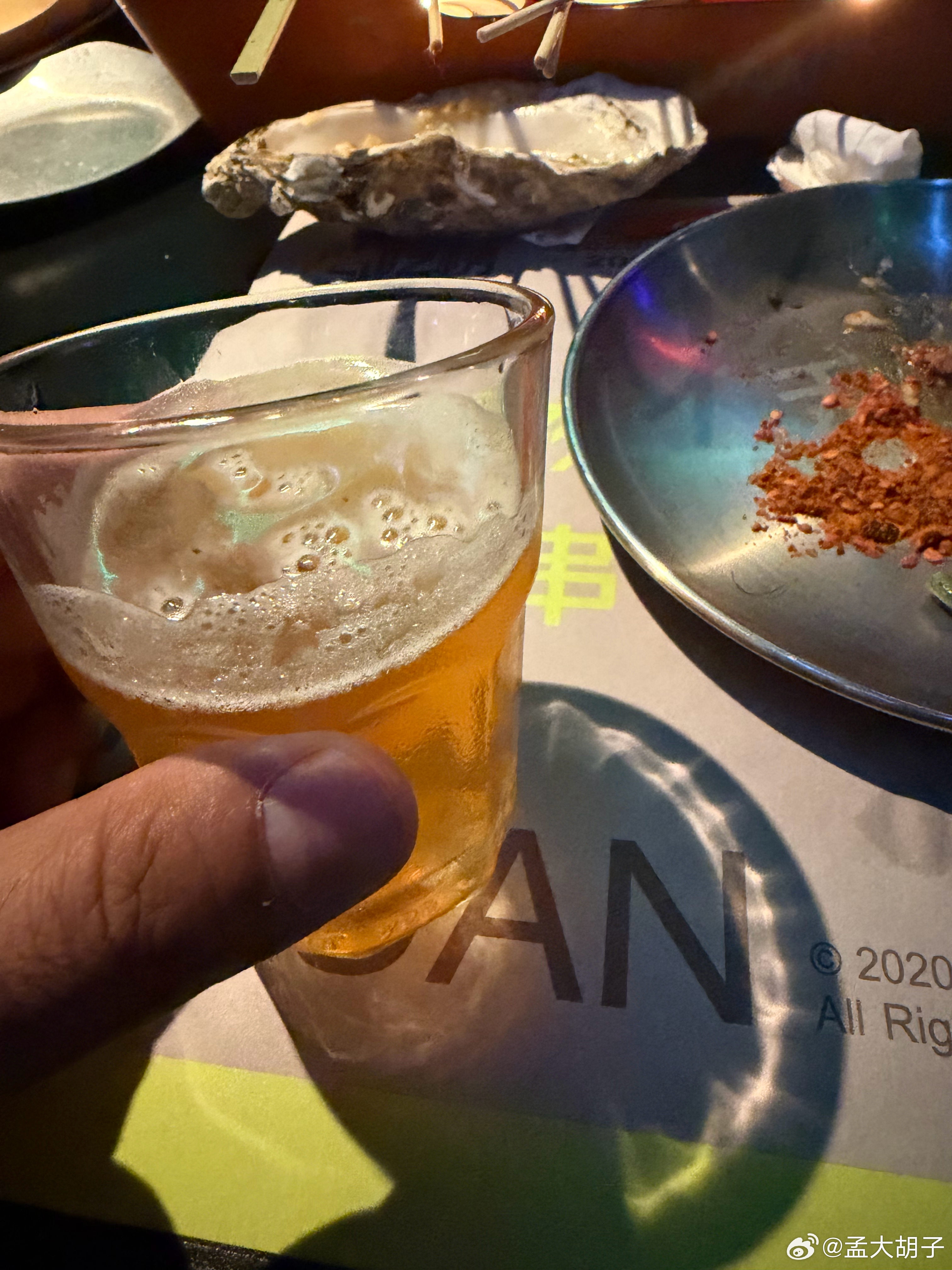 一百多万粉丝，见过我喝酒的真不多，现在知道我有多努力了吧[苦涩] ​​​