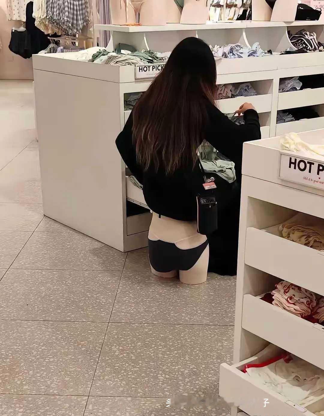 不得不说，这该死的错位感～真是绝了～