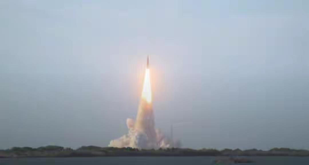 美国执行载人绕月任务火箭发射升空。
 
央视新闻
2026-4-206:39北京