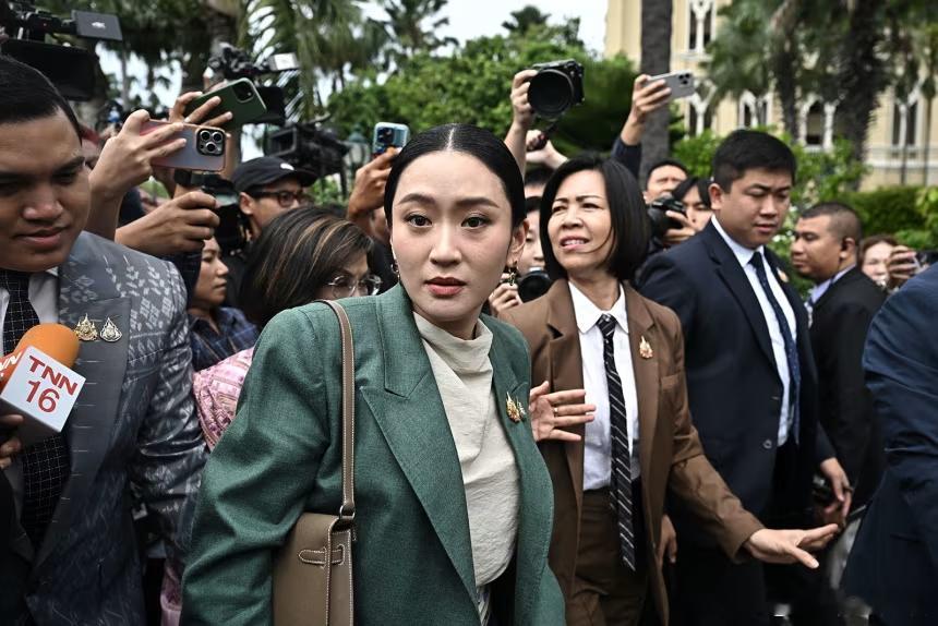 （CNN）泰国法院周五解除了被停职的总理佩通坦·钦那瓦的职务，裁定她与柬埔寨前领