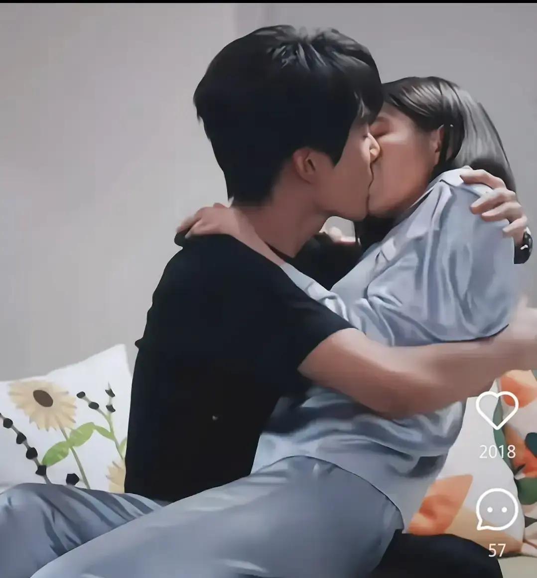 【钩子】陈妍希周柯宇吻戏破亿播放，评论区吵翻了天——有人喊锁死，有人骂出轨，但陈