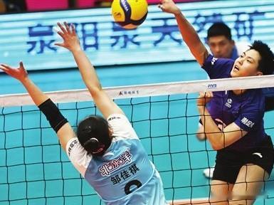 排超联赛第八轮爆出超级冷门！北京女排客场直落三局（25-20、25-23、25-