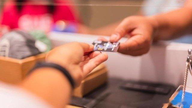 凤凰新闻【别让粗暴的“反诈至上”掏空简政放权的进步】潮新闻特约评论员曹林图源：视