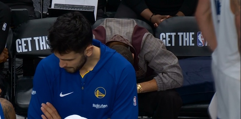 穆迪左膝重伤 ，库里痛苦抱头， 似乎情绪崩溃了 勇士vs独行侠