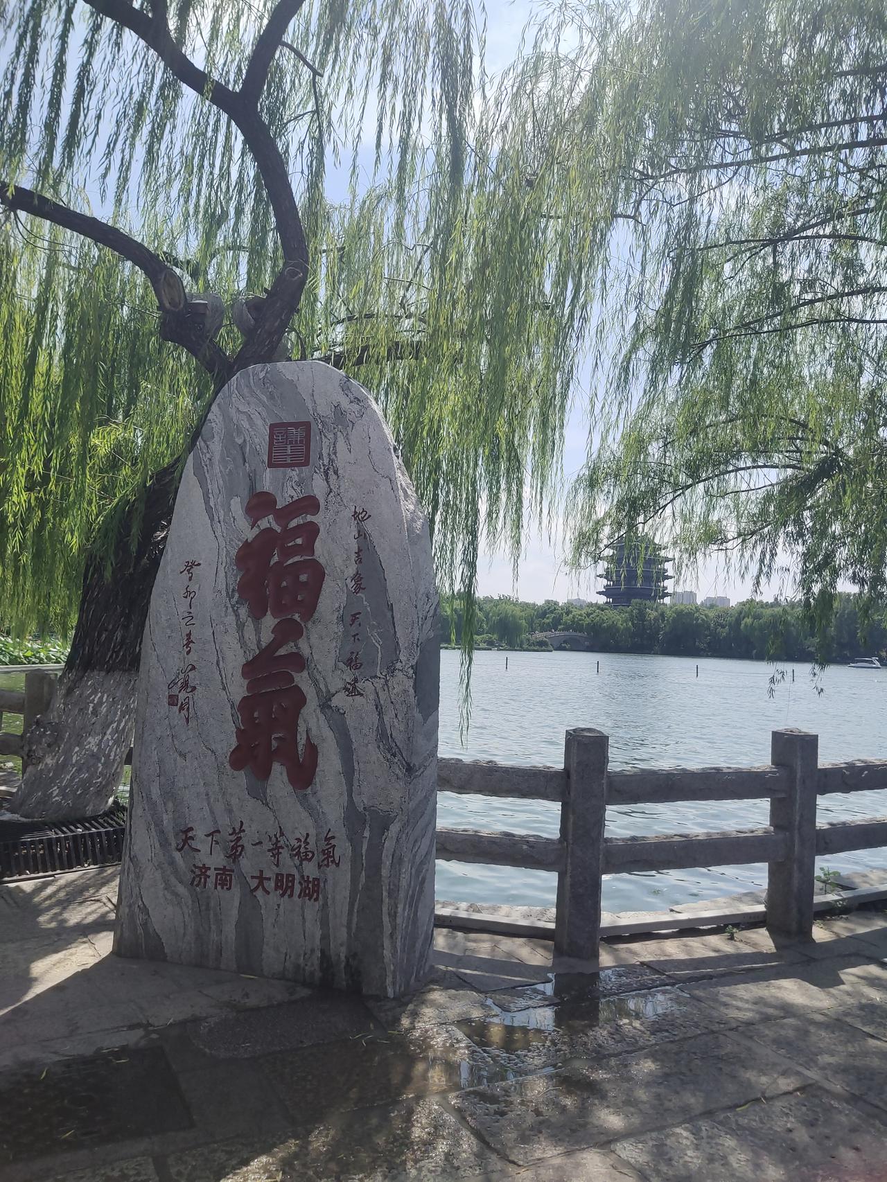 五一假期出游，那简直太合适了！温度宜人，正是上半年出游的黄金期。不过，热门景点人