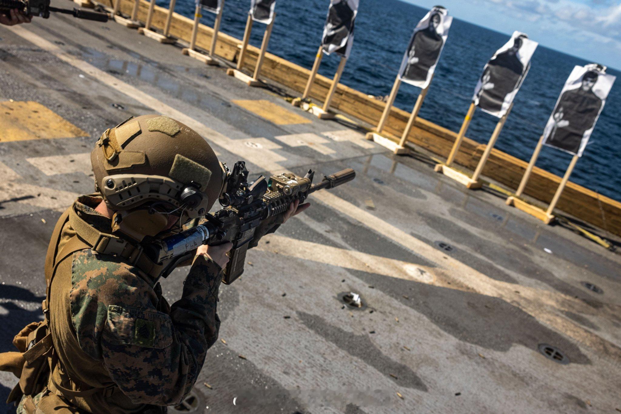 委内瑞拉的亲美派们最近天天看美军在家门口耀武扬威心痒难耐，然后他们在美国军宣发的