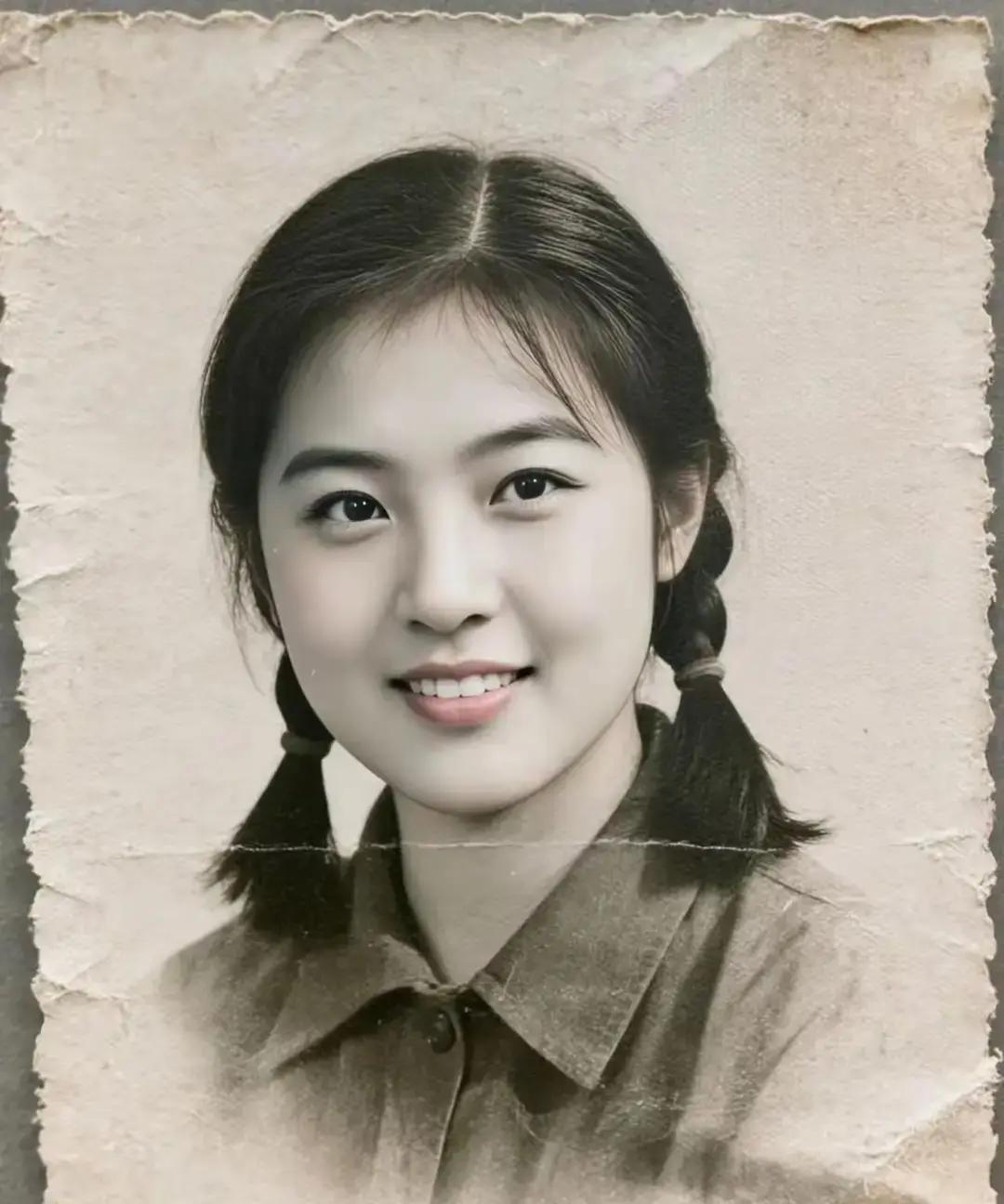 全网围观：她越崩溃，越赚钱
 
昨天凌晨，孙媛把旧账全翻出来，边哭边直播。弹幕骂