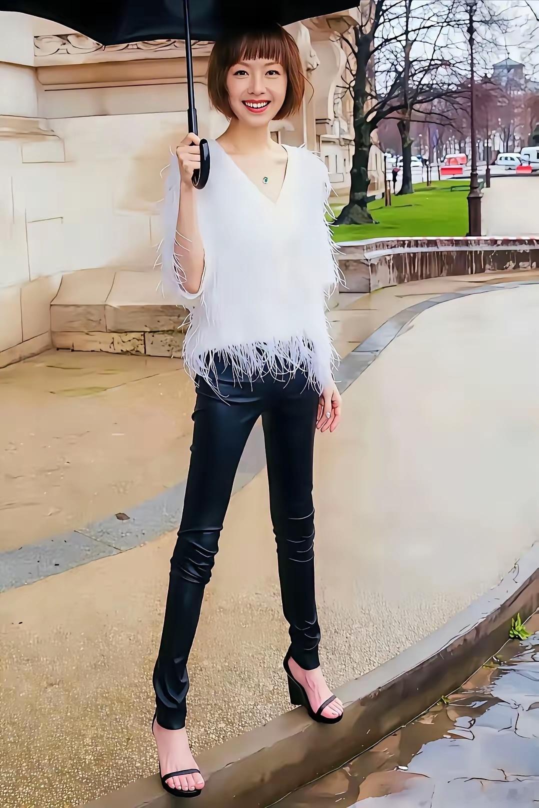 陈鲁豫，164cm，全身就脚丫有肉 ​​​