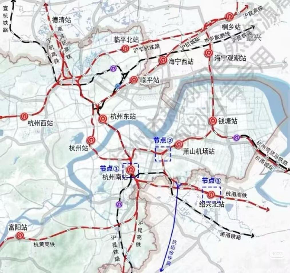纵观杭州全域交通布局，建德、桐庐等区县都已有高铁站，唯有临安区尚未开通高铁。临安