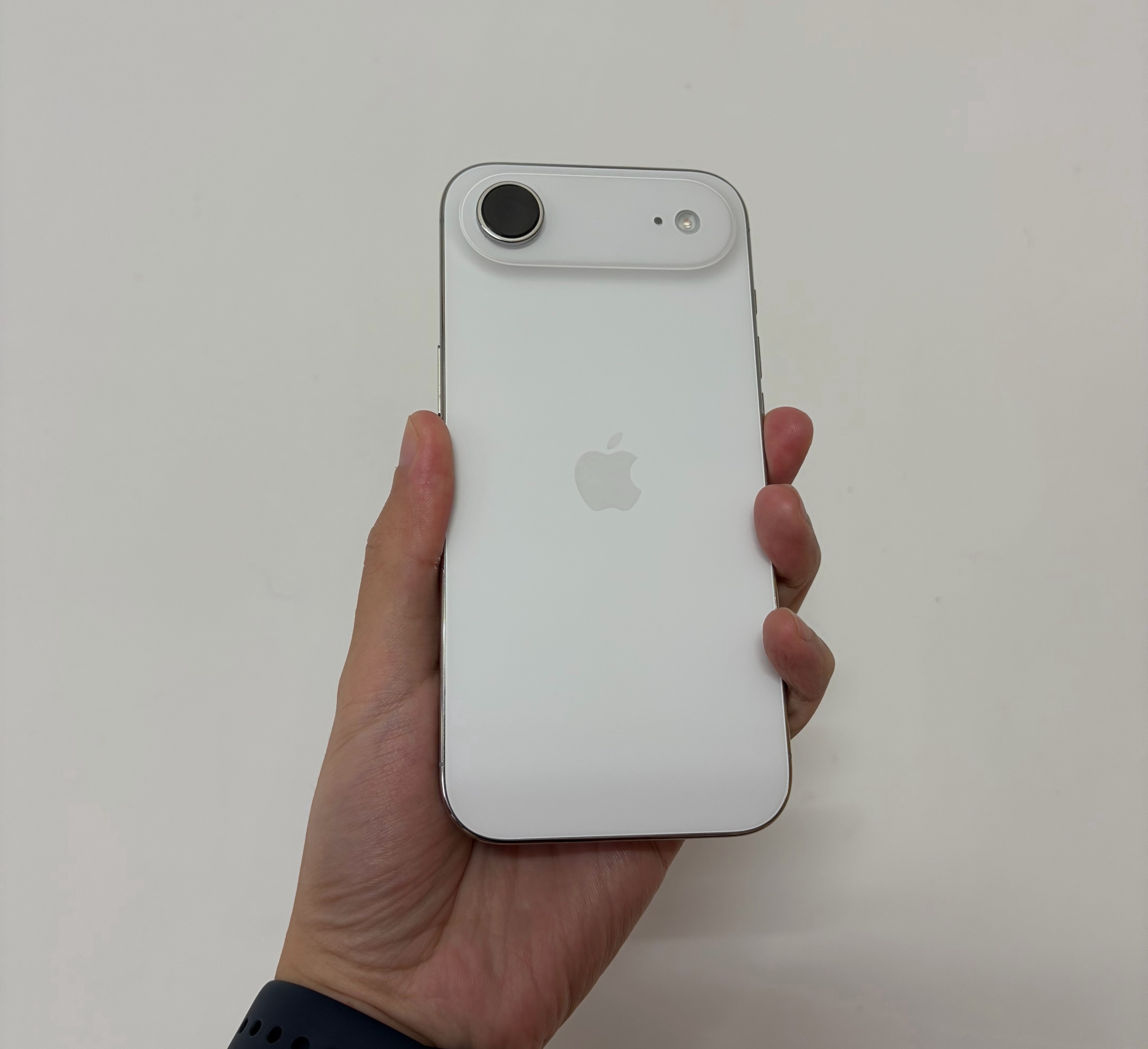 iPhone Air选白色真没选错，太好看了