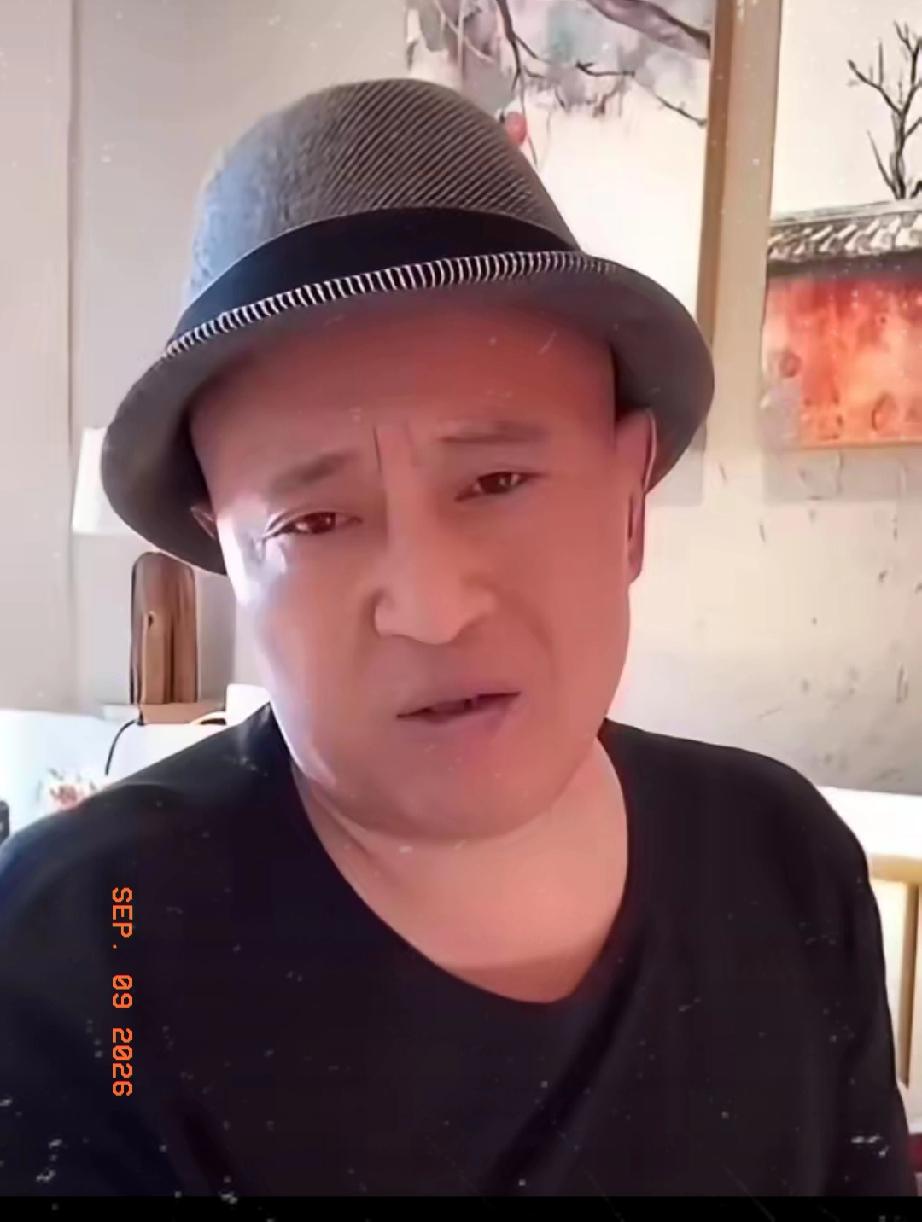 赵四说：“这几年跟赵本山拍戏，在分红这点上，我们拿的都不多，老师拿的多。可老师1