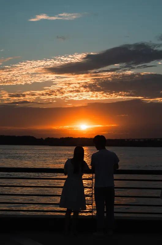 给自己提个醒
切勿跟身边人透露自己赚了多少钱
你分享时满是喜悦
在他人眼中却是比