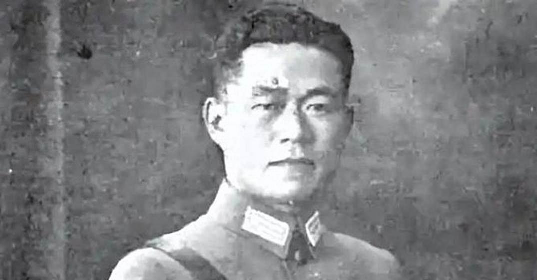 邱清泉战死后，妻子携5子逃往台湾，次子突然转身：“我不走，我要留下继续读书”。