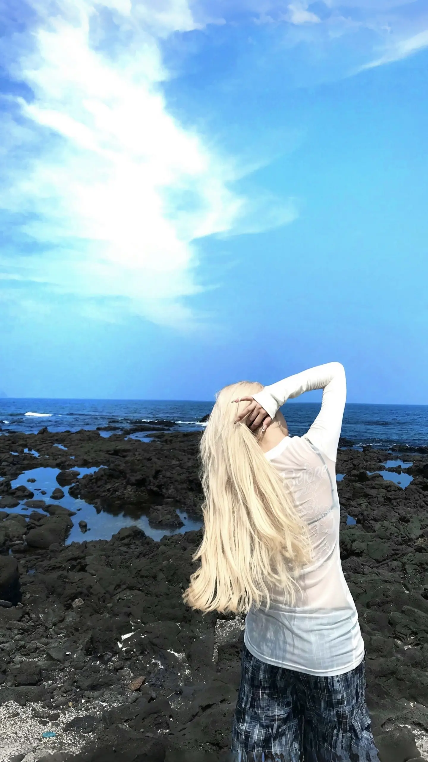 我太迟钝 还来不及抱住你的背脊。