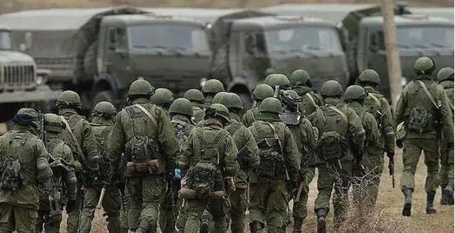 在奥斯陆举行的北约防长峰会后，挪威武装部队总参谋长埃里克·克里斯托弗森将军在记者