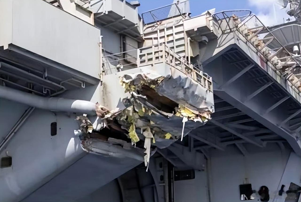 根据华尔街日报消息，就在刚才，一艘美军舰，跟一艘美军补给舰，在进行燃油补给时发生