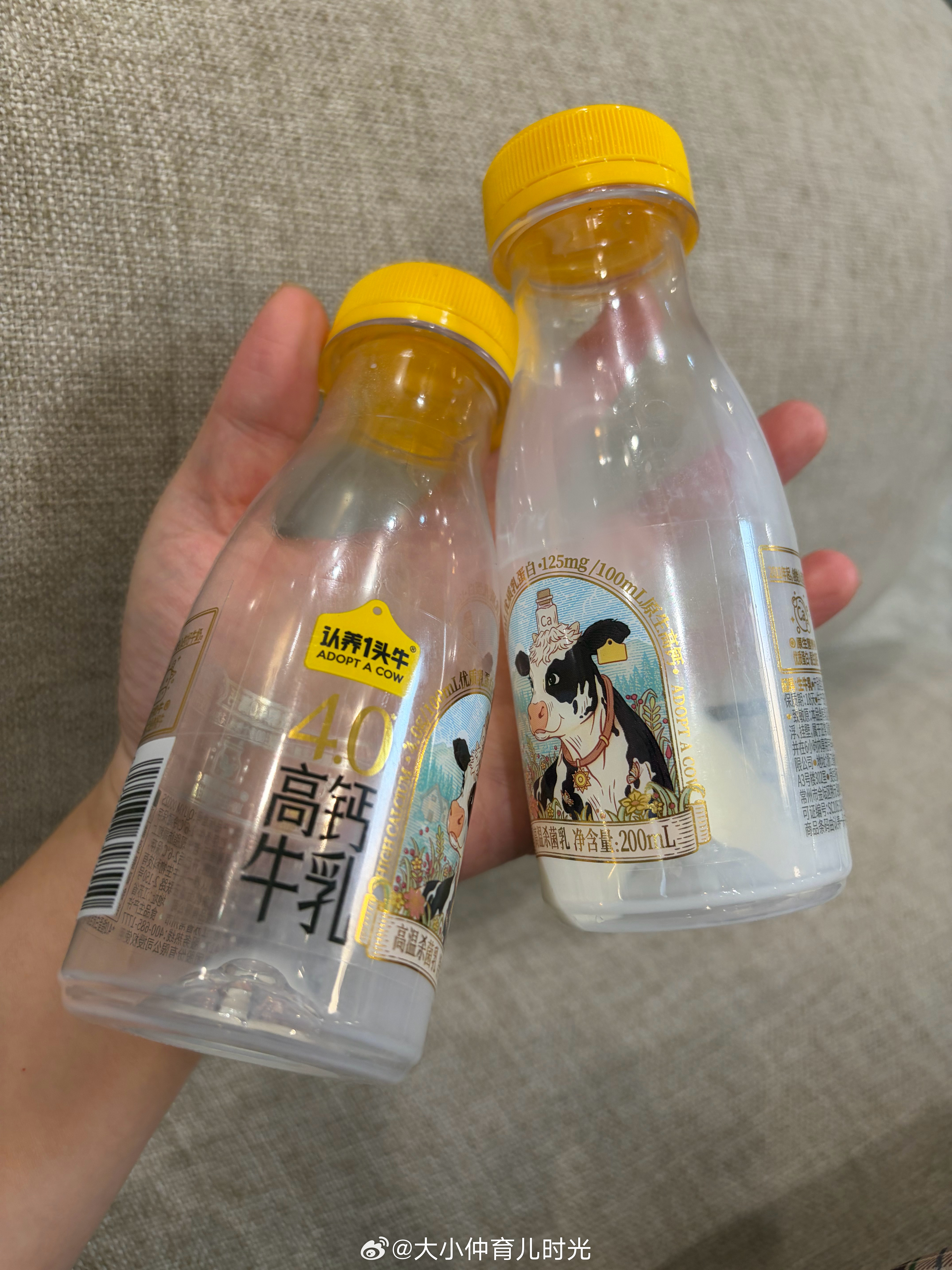 傍晚的时候，我打开冰箱:大仲为什么不喝鲜牛奶了嘞？仲爸:他刚刚不是拿了一瓶喝吗？