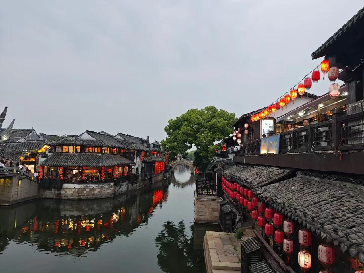 今天谷雨，雨润百谷换新生，所有的美好都能如期而至…
