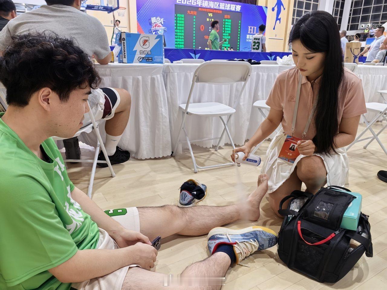 浙江宁波00后队医演过20多部短剧 00后山西女孩闫锦钰拥有双重身份，她既是参演