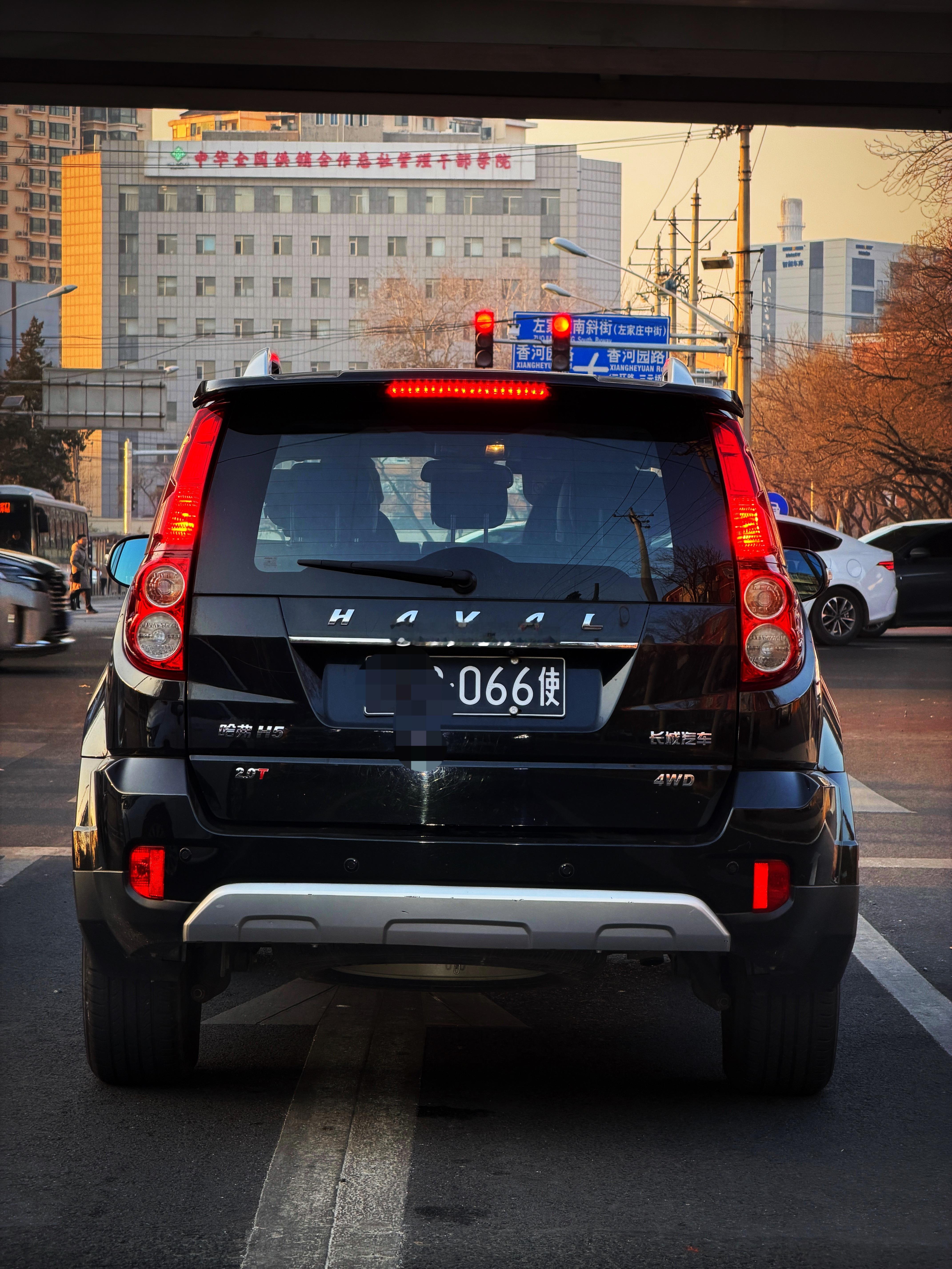 哈弗H5配上使馆牌，蛮有感觉的👏梦想家ALI