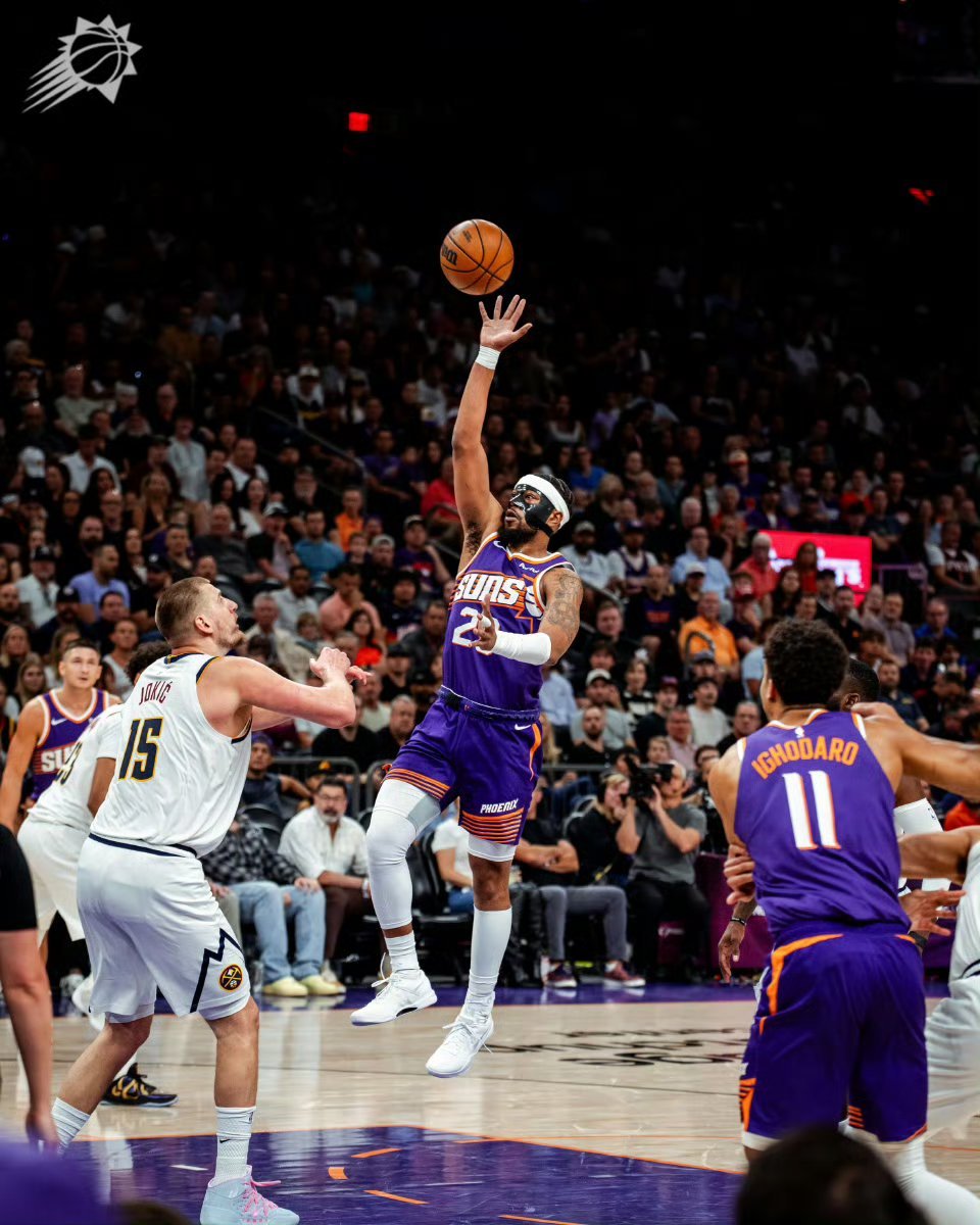 布克三分不进，主场123-125惜败掘金。这场失利，基本上把最后一点冲进前六的可